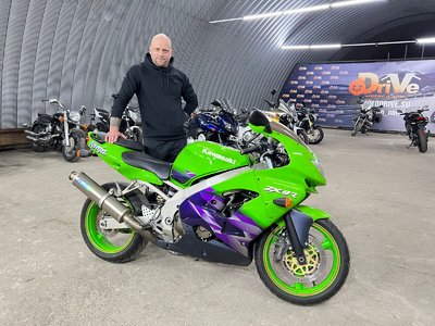 Александр Kawasaki ZX-9R